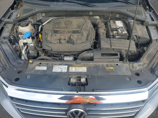 2022 VOLKSWAGEN PASSAT SE — Engine bay