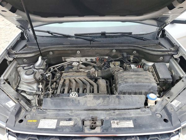 2018 VOLKSWAGEN ATLAS SEL — Engine bay