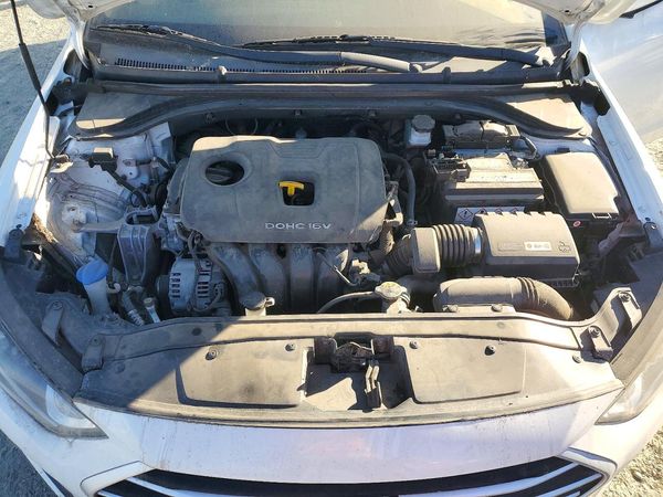 2017 HYUNDAI ELANTRA — Engine bay