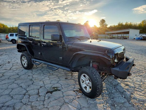 2013 JEEP WRANGLER UNLIMITED SAHARA 4X4 — Passenger 3/4