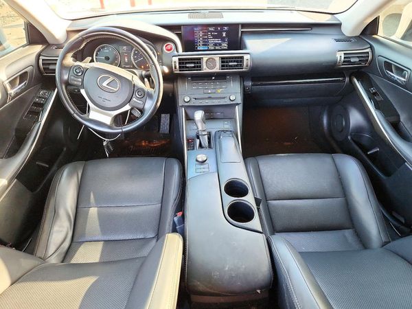 2016 LEXUS IS 200t — CKPT
