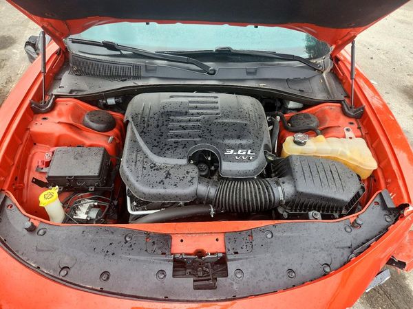 2020 DODGE CHARGER SXT — Engine bay