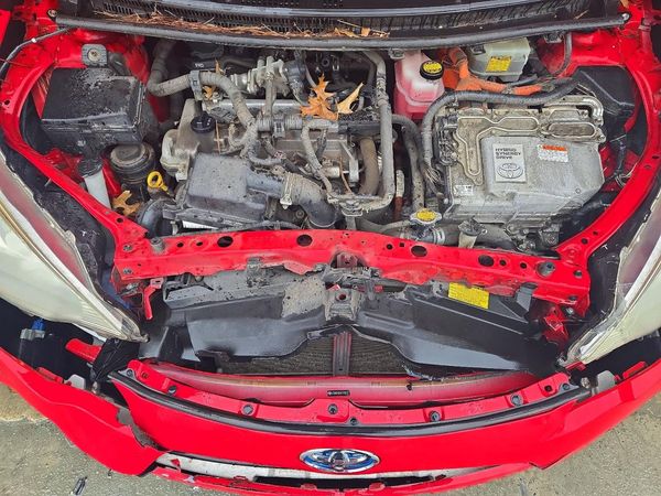 2012 TOYOTA PRIUS — Engine bay