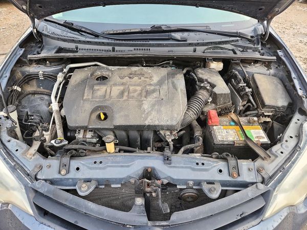 2014 TOYOTA COROLLA L/LE — Engine bay
