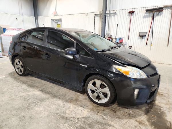 2013 TOYOTA PRIUS — Passenger 3/4