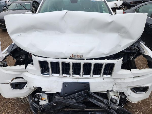 2015 JEEP CHEROKEE Laredo — Engine bay