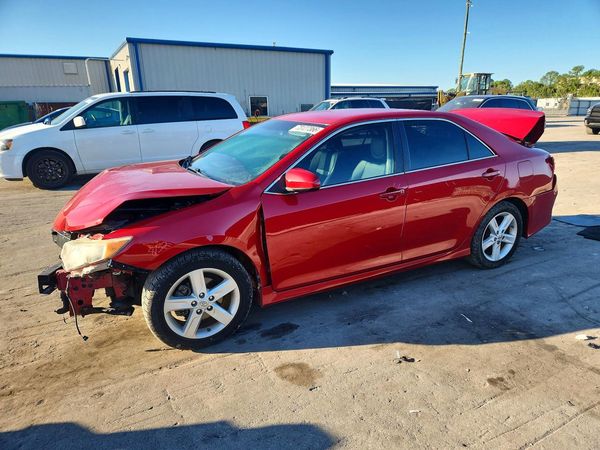 2013 TOYOTA CAMRY — Front 3/4