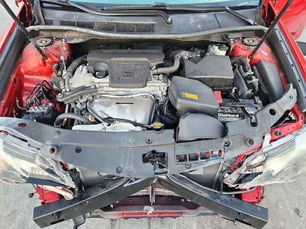 2013 TOYOTA CAMRY — Engine bay