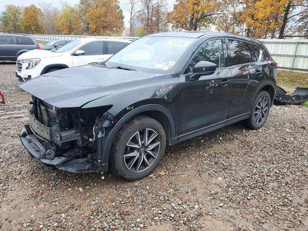2018 MAZDA CX-5 Grand Touring — Front 3/4