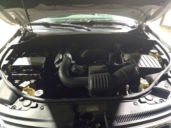 2015 JEEP GRAND CHEROKEE Limited — Engine bay