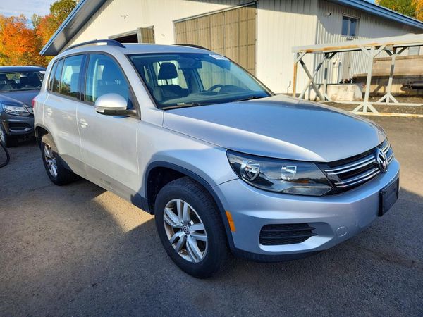 2017 VOLKSWAGEN TIGUAN — Passenger 3/4