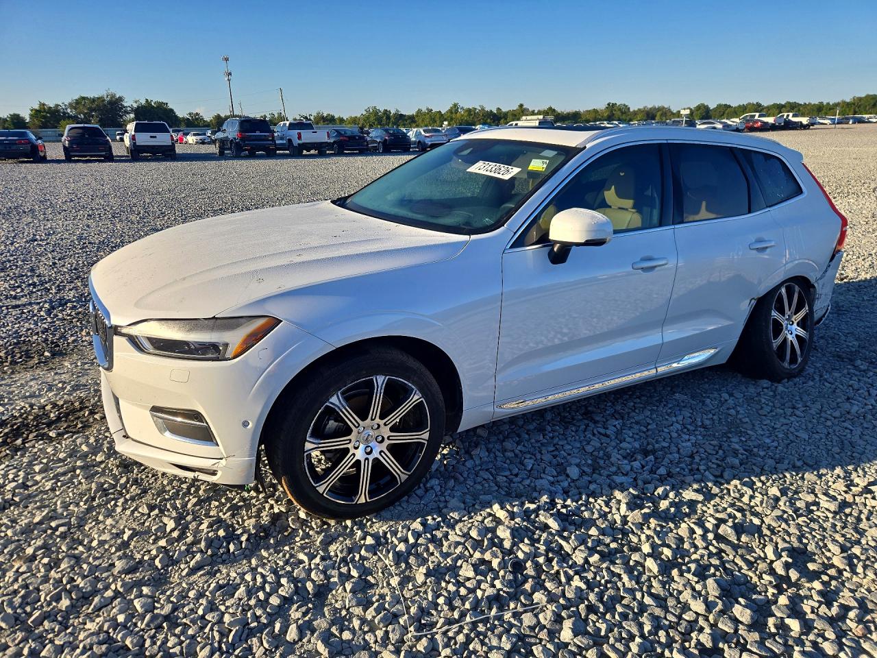 2020 VOLVO XC60 Inscription — Front 3/4