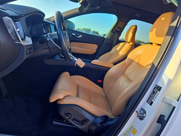 2020 VOLVO XC60 Inscription — DENT