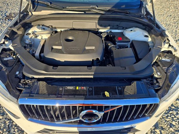 2020 VOLVO XC60 Inscription — Engine bay