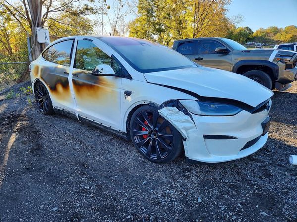 2024 TESLA MODEL X — Passenger 3/4