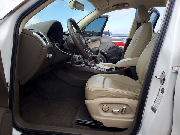 2017 AUDI Q5 quattro Premium — DENT