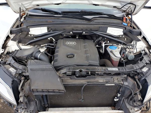 2017 AUDI Q5 quattro Premium — Engine bay