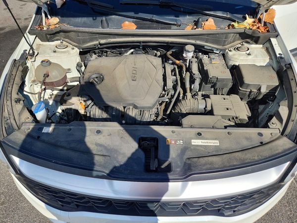 2023 KIA SPORTAGE LX — Engine bay