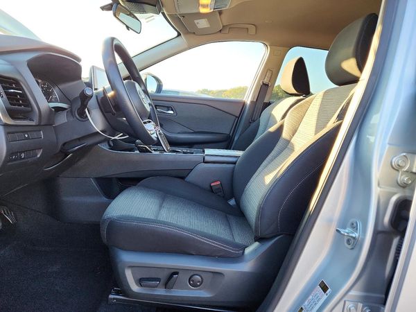 2023 NISSAN ROGUE SV — DENT