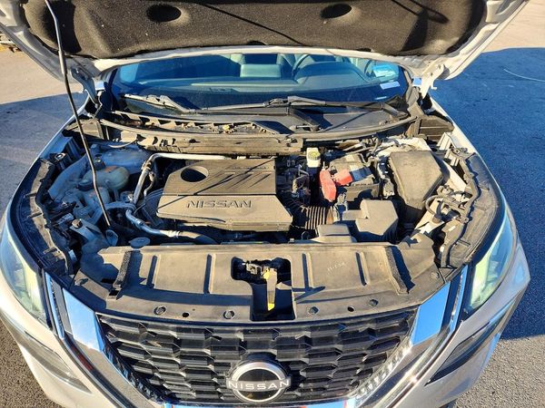 2023 NISSAN ROGUE SV — Engine bay