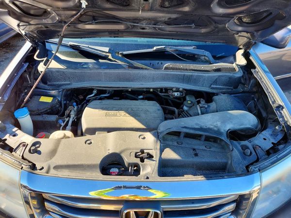 2015 HONDA PILOT EX-L with RES — Engine bay