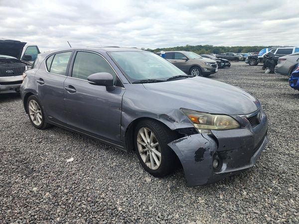 2013 LEXUS CT 200h — Passenger 3/4