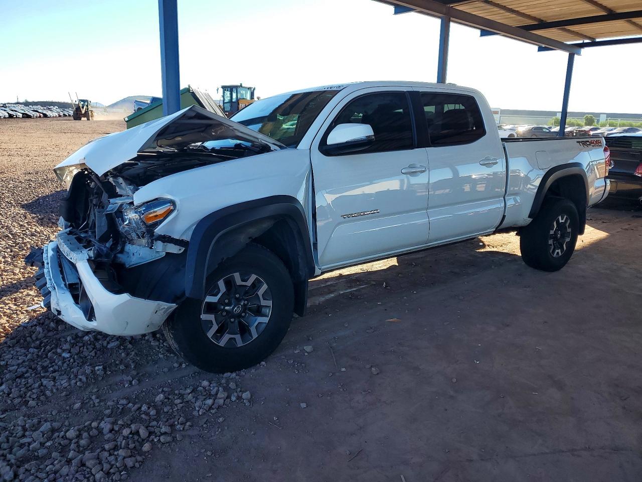 2019 TOYOTA TACOMA SR5 — Front 3/4