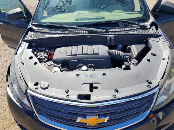 2015 CHEVROLET TRAVERSE LS — Engine bay