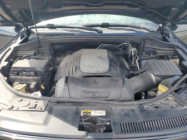 2014 DODGE DURANGO R/T — Engine bay