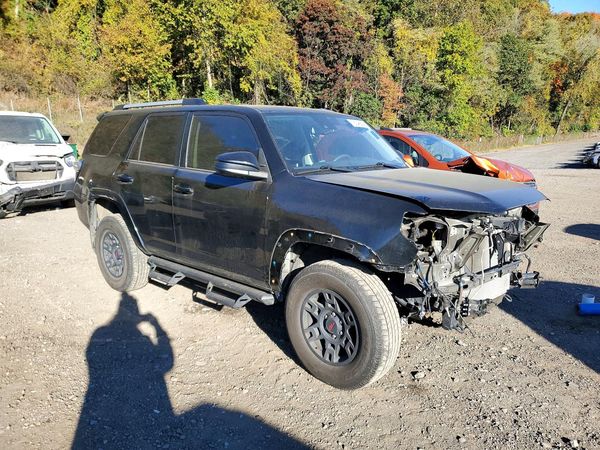 2023 TOYOTA 4RUNNER SR5 — Passenger 3/4