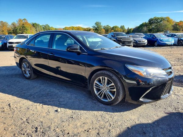 2016 TOYOTA CAMRY — Passenger 3/4