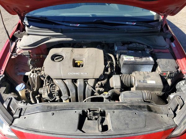 2017 HYUNDAI ELANTRA — Engine bay