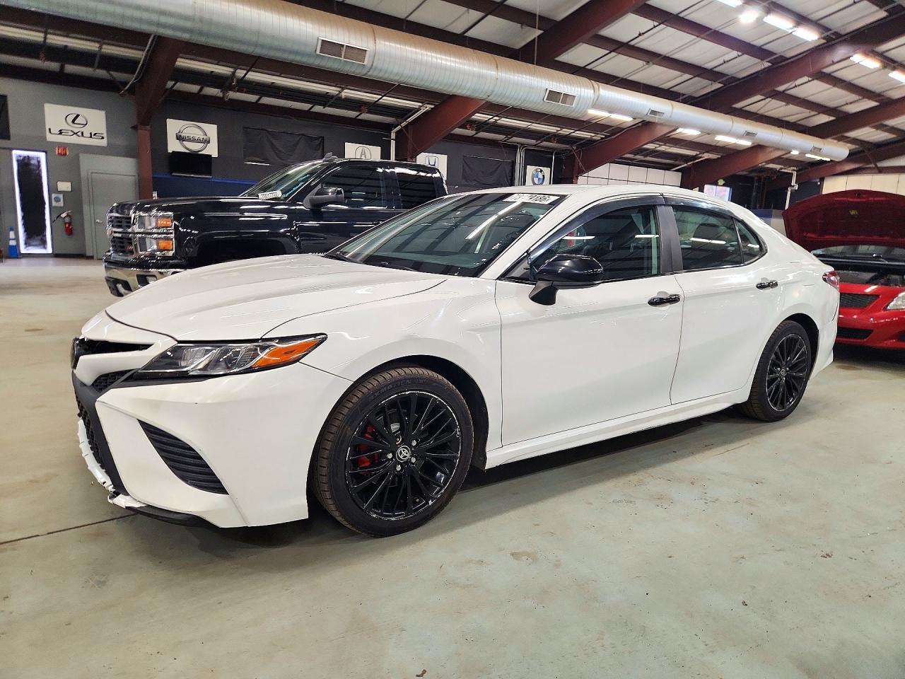 2020 TOYOTA CAMRY SE — Front 3/4