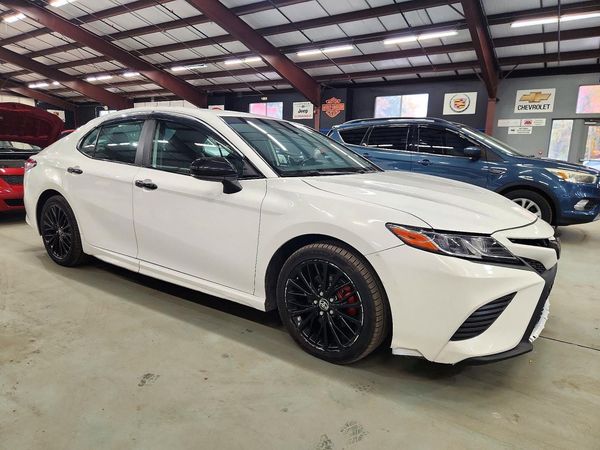 2020 TOYOTA CAMRY SE — Passenger 3/4