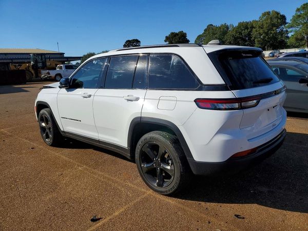 2024 JEEP GRAND CHEROKEE Laredo — DSRA