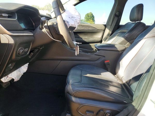 2024 JEEP GRAND CHEROKEE Laredo — DENT