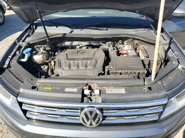 2018 VOLKSWAGEN TIGUAN SE, SEL — Engine bay