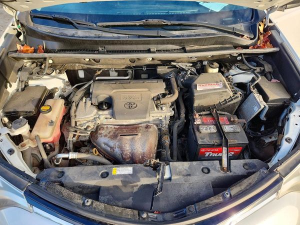 2016 TOYOTA RAV4 Limited (G Grade) — Engine bay