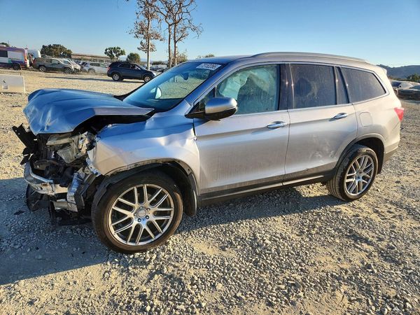 2017 HONDA PILOT TOURING — Front 3/4