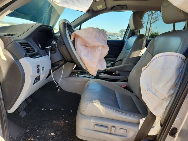 2017 HONDA PILOT TOURING — DENT