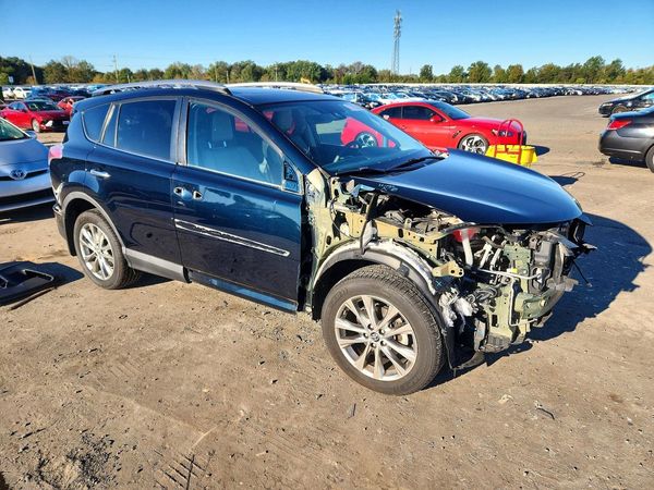 2017 TOYOTA RAV4 Ltd/SE Platinum — Passenger 3/4