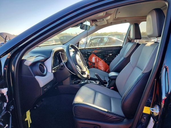 2017 TOYOTA RAV4 Ltd/SE Platinum — DENT