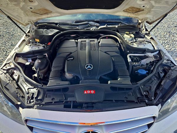2015 MERCEDES-BENZ E E400 — Engine bay