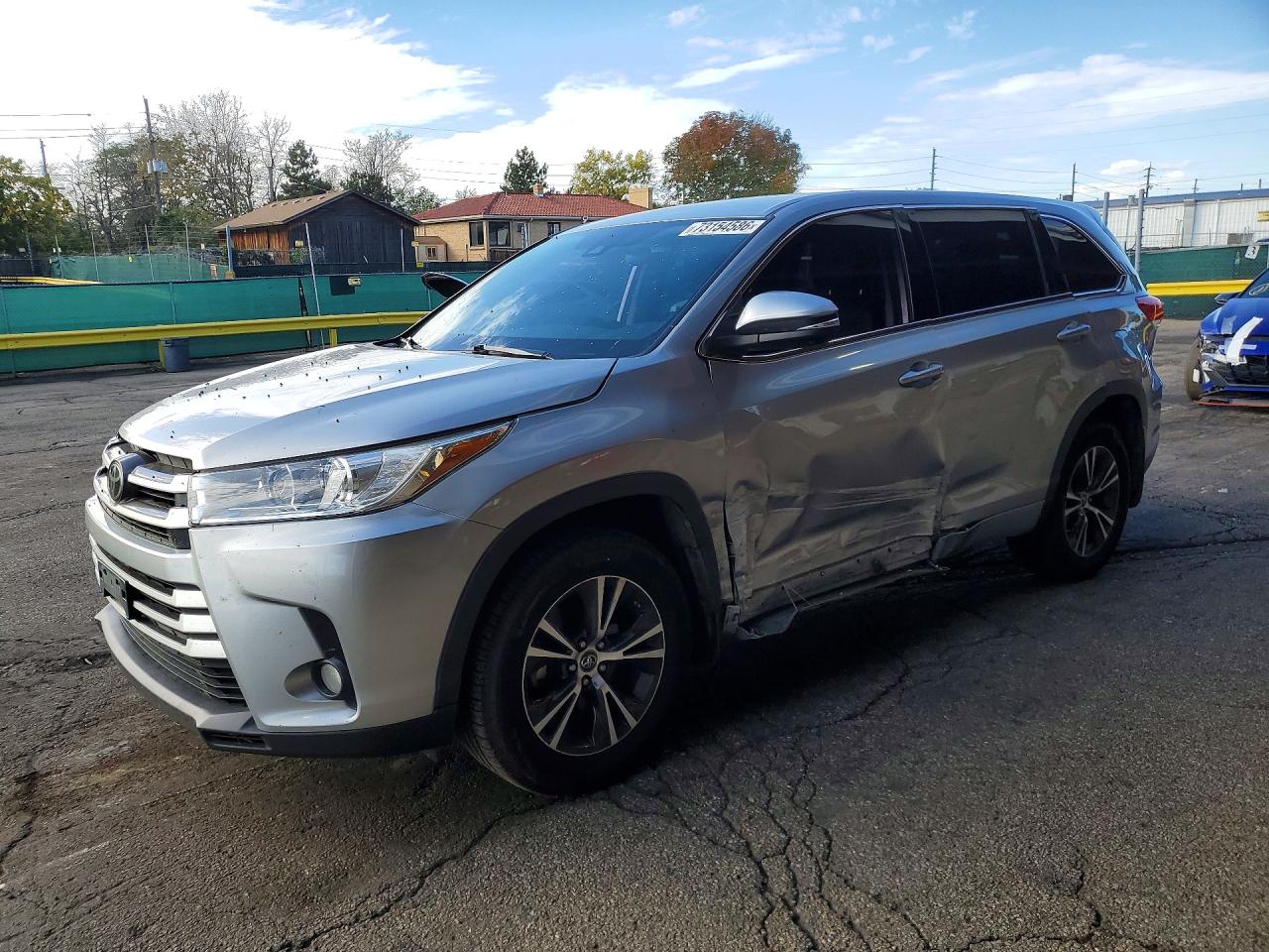 2018 TOYOTA HIGHLANDER LE/LE Plus — Front 3/4