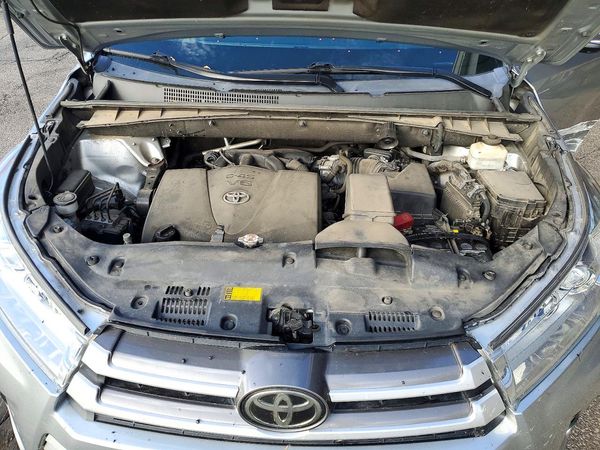 2018 TOYOTA HIGHLANDER LE/LE Plus — Engine bay