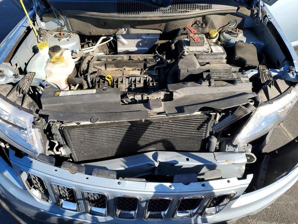 2013 JEEP COMPASS Latitude — Engine bay