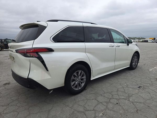 2021 TOYOTA SIENNA XLE — PSRA