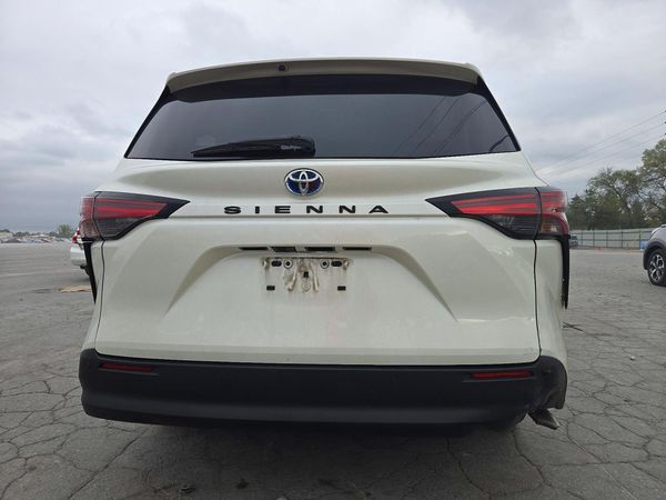 2021 TOYOTA SIENNA XLE — DIRR