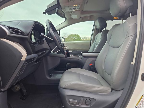 2021 TOYOTA SIENNA XLE — DENT