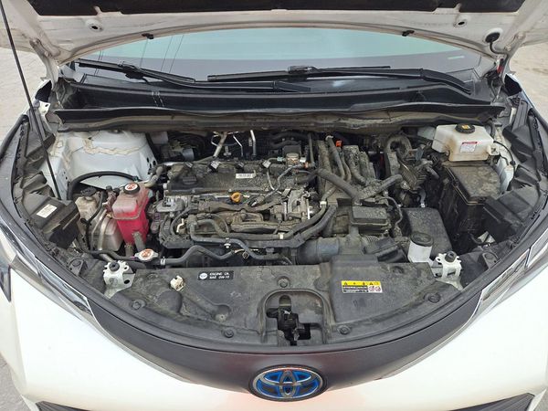 2021 TOYOTA SIENNA XLE — Engine bay